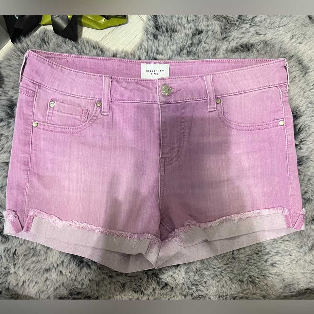 Celebrity Pink size 28